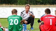 Auf seine Anweisungen wird es 2022 ankommen. Peter Reichel fordert von den zuletzt arg enttäuschenden Spielern des SV Friesen Tugenden wie Kampf und Disziplin.