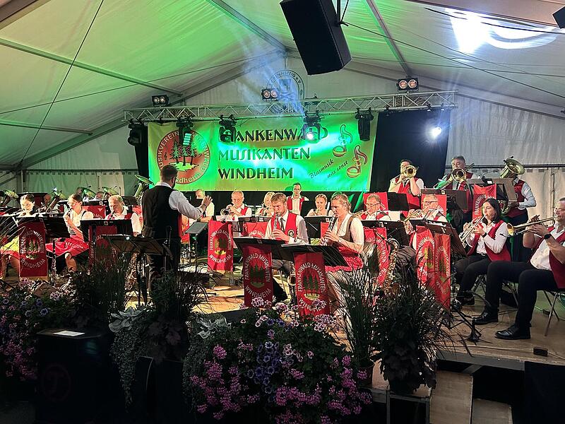 Die Frankenwaldmusikanten spielten mit Dirigent Stefan Schmidt am Samstagabend auf.