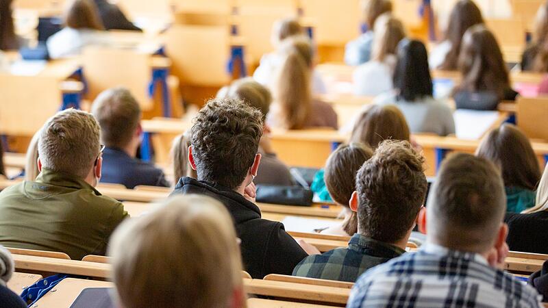 Begr&uuml;&szlig;ung von ausl&auml;ndischen Studierenden