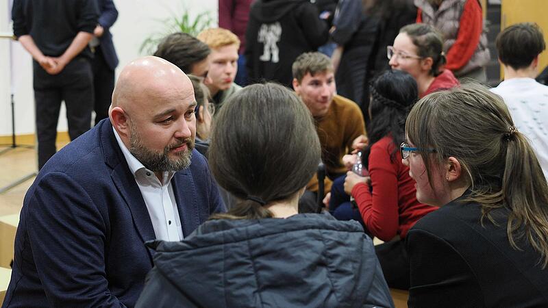CSU-Kandidat und -Abgeordneter Jonas Geissler stellte sich den Fragen der Jugendlichen.