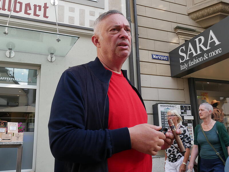 Werner Casagranda verkauft Zigarren.Zigarrenstammtisch in Bad Kissingen Werner Casagranda verkauft Zigarren.