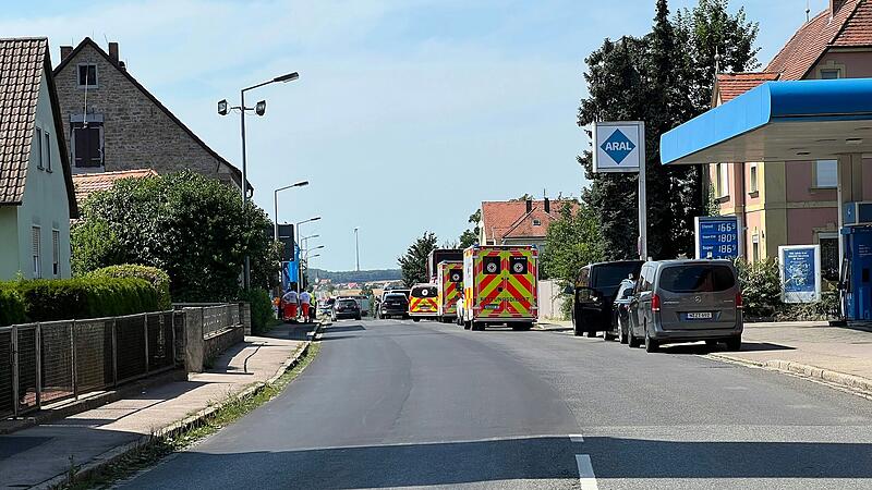Nach Schussgeräuschen in einer Asylunterkunft in Uffenheim hat die Polizei zwei Personen festgenommen. Nach Schussgeräuschen in einer Asylunterkunft in Uffenheim hat die Polizei zwei Personen festgenommen.
