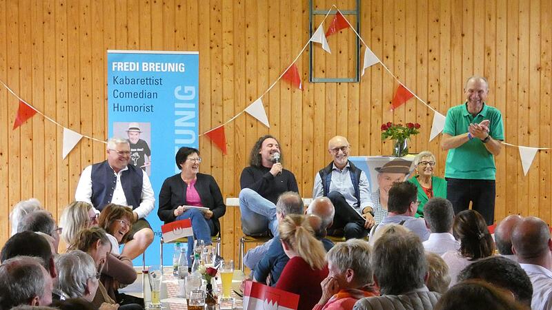 In der zweiten H&auml;lfte seines Programms lud sich Fredi Breunig f&uuml;nf Kandidaten auf die B&uuml;hne ein, die jeweils &bdquo;Parteichefs&ldquo; einer gro&szlig;en deutschen Partei spielen durften und entscheiden konnten, was mit einer gro&szlig;en Geldsumme so alles passieren soll.