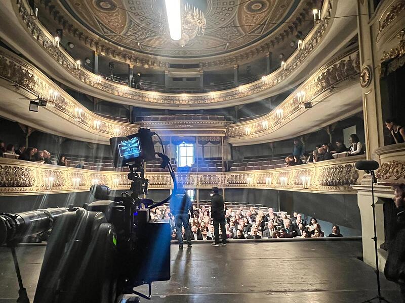 Filmdreh im Landestheater CoburgFilmdreh im Landestheater Coburg Im Landestheater Coburg wurden Szenen für den Film „Die Todessehnsucht der Maria Ohm“ gedreht. Wobei: Der Titel des Films steht noch nicht ganz genau fest.