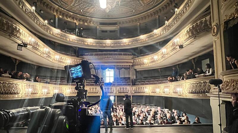 Im Landestheater Coburg wurden Szenen f&uuml;r den Film &bdquo;Die Todessehnsucht der Maria Ohm&ldquo; gedreht. Wobei: Der Titel des Films steht noch nicht ganz genau fest.