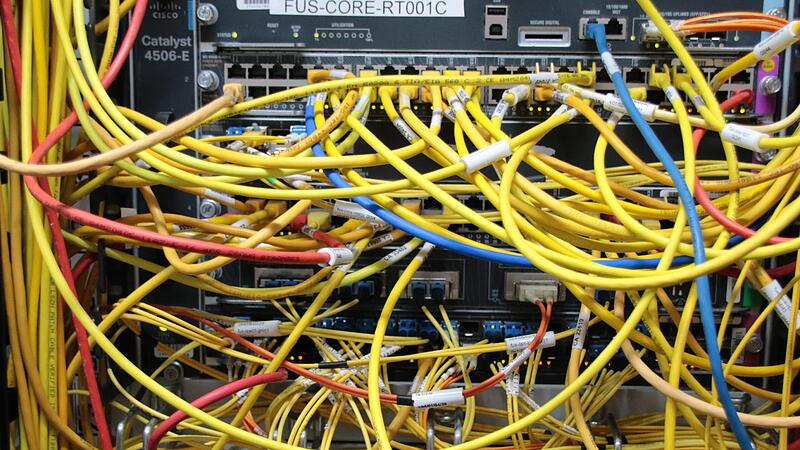 986 sogenannte Racks, also raumhohe Serverschr&auml;nke, stehen in der Erdfunkstelle Fuchsstadt. Zum Teil werden sie an Firmen weltweit vermietet.