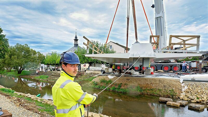 Einhub Br&uuml;cke in GundelsheimEndlich wieder eine Br&uuml;cke in Gundelsheim: viele Fotos