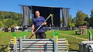 Legt selbstverständlich auch Hand an: Philipp Tewes, technischer Leiter.