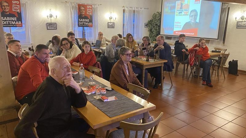 Wahlparty der SPD in Maßach Sabine Dittmar (SPD) auf der Wahlparty in Maßbach