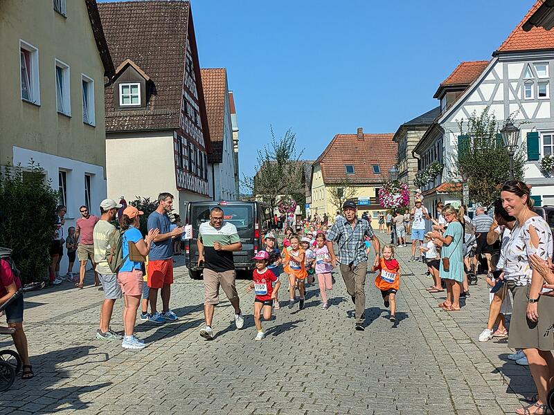 Samstag Kinderläufe Fränkische Schweiz Marathon 2024 Samstag Kinderläufe Fränkische Schweiz Marathon 2024