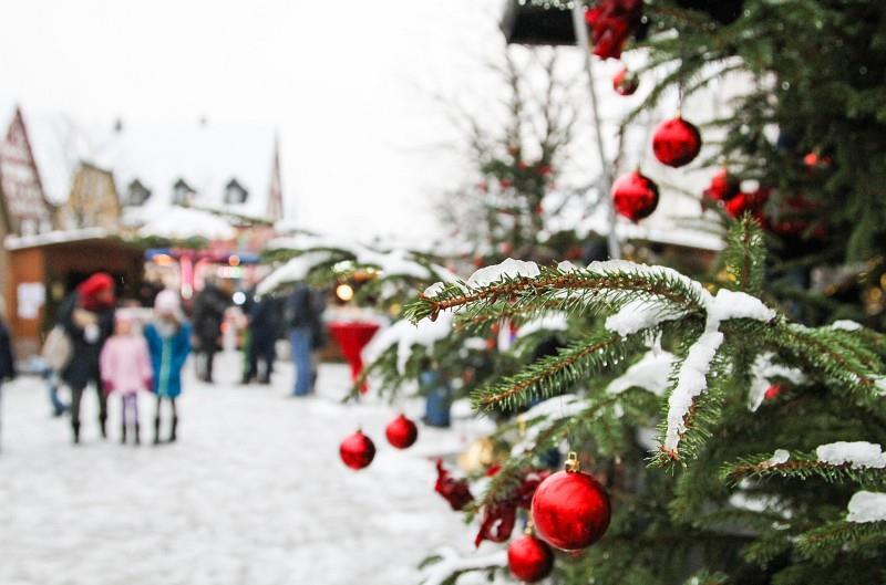 Noch liegt kein Schnee. Aber alle Weihnachtsfans können sich schon jetzt einige Termine im Kalender fett anstreichen. Eine erste Auswahl der größten Märkte aus dem Landkreis, die schon jetzt konkret geplant haben.Forchheim & Fränkische Schweiz