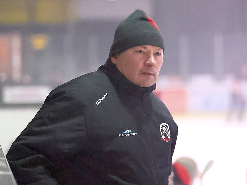 Ha&szlig;furt Trainer Milan Mazanec ist mit dem Verlauf und dem Abschneiden der  Hawks in der Saison 2025/26 bislang zufrieden. Er w&uuml;nscht sich nun im Play-off-Viertelfinale seiner Mannschaft gegen den EV Germering nat&uuml;rlich weitere Erfolge: &bdquo;Wir wollen ins Finale kommen&ldquo;, so sein Wunsch.