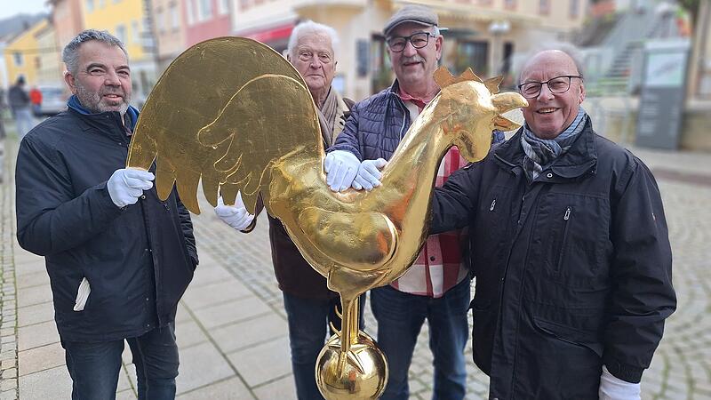 Wetterhahn von katholischer Kirche St. Bartholomäus zurück