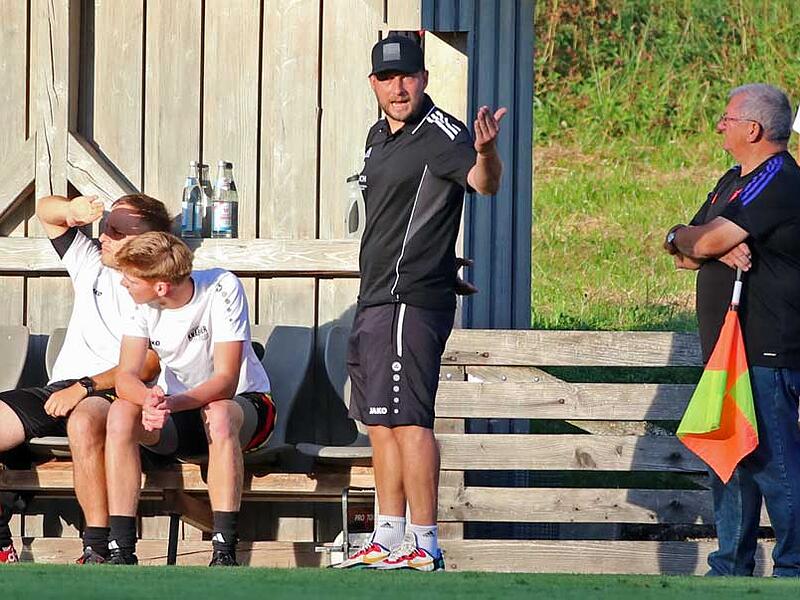 „Unser neuer Trainer Andi Böhnlein leistet bisher hervorragende  Arbeit“, sagt André Vetter, der Sportlicher Leiter des SV Gifting.
