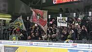 Sport Eishockey Saison 2025 / 2026 Oberliga Süd 19. Spieltag am Sonntag 23.11.2025 Spielort Kunsteisstadion Bayreuth Spielbeginn 18.00 h onesto Tigers Bayreuth gegen Höchstadt Alligators Endergebnis Zuschauer Fans Sport Eishockey Saison 2025 / 2026 Oberliga Süd 19. Spieltag am Sonntag 23.11.2025 Spielort Kunsteisstadion Bayreuth Spielbeginn 18.00 h onesto Tigers Bayreuth gegen Höchstadt Alligators Endergebnis Zuschauer Fans