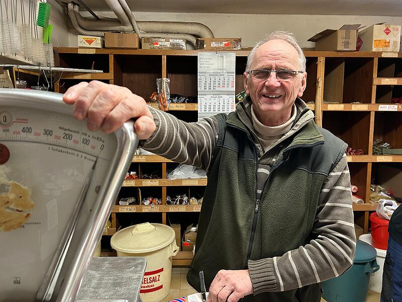 Uwe Jahrsd&ouml;rfer arbeitet seit 40 Jahren bei der Fleischerei-Bedarf AG in Coburg. Bis zu seinem wohlverdienten Ruhestand ist es nicht mehr lang. Wie es dann mit dem Gesch&auml;ft weitergeht, ist noch unklar.