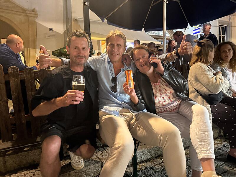 Kleine Verschnaufpause um kurz nach Mitternacht. Doch die Party ist noch lange nicht vorbei...