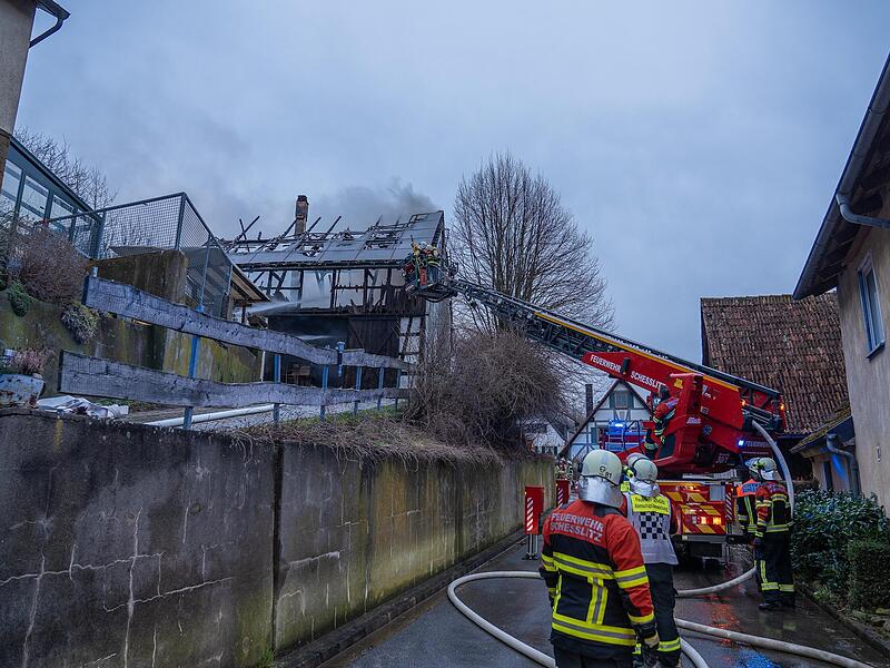 Zwei Drehleitern sind im Einsatz gewesen.
