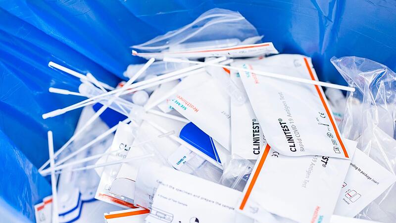 Hunderte gebrauchte Schnelltest laden im Abfall. Jeder Infizierte, der bei einem Schnelltest auff&auml;llt, kann schon keinen anderen mehr anstecken. Oder wenigstens: weniger andere.