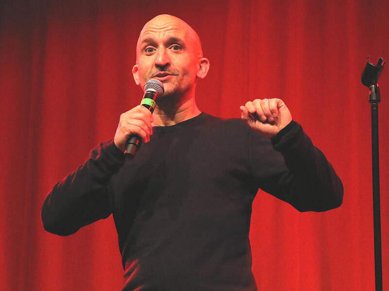 Viele Alltagsgeschichten, ob nun Gl&uuml;cksfall, Katastrophe oder Blamage, addierten sich zu &bdquo;Pures Gold&ldquo; beim ersten Bamberger Auftritt von Markus Barth in seiner Geburtsstadt.