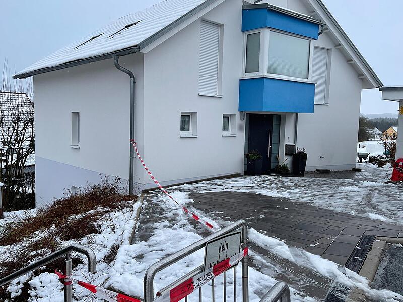 In diesem Haus hat sich die Schreckenstat ereignet.