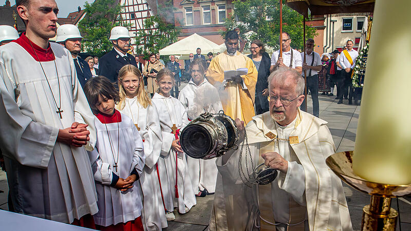 In diesem Jahr war die Fronleichnamsprozession in Forchheim wieder ein beeindruckendes Zeugnis des Glaubens.