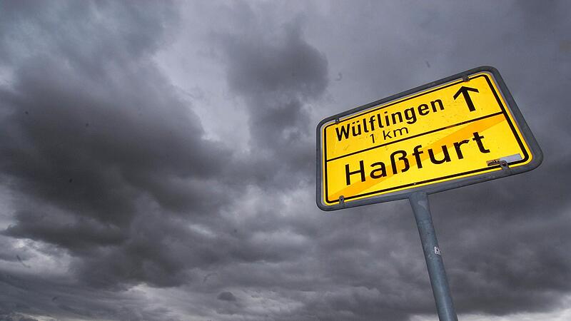Über dem Osterfeld dräuten sich für Hausbesitzer die dicken Wolken zusammen. Denn sie hatten sich quasi öffentlichen Grund „einverleibt“, sprich, ihre Hecke oder Wiese auf öffentliches Grün ausgedehnt. Den Vogel aber schoss ein Hausbesitzer ab, de...
