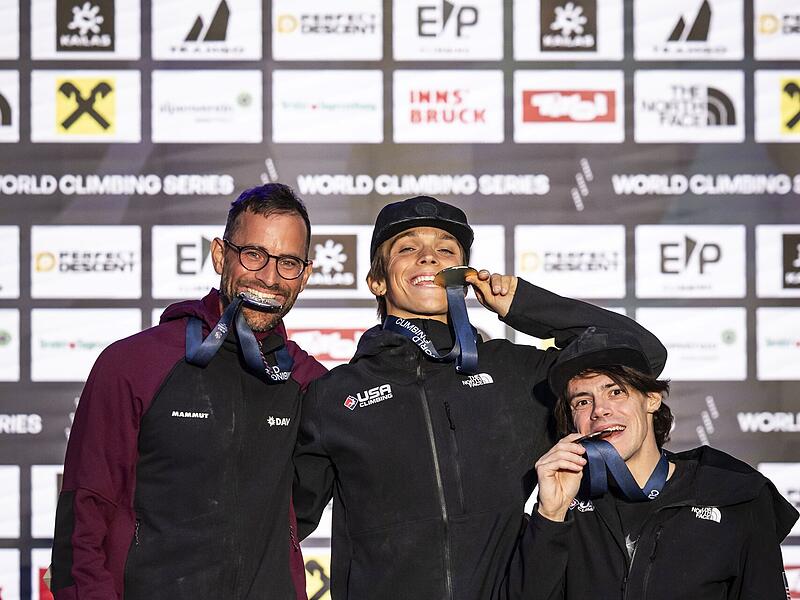 Der Kulmbacher Phil Hrozek belegte beim Kletter-Weltcup in Innsbruck den 2. Platz hinter Brayden Butler (Mitte) und vor Benjamin Mayforth (rechts). Der Kulmbacher Phil Hrozek belegte beim Kletter-Weltcup in Innsbruck den 2. Platz hinter Brayden Butler (Mitte) und vor Benjamin Mayforth (rechts).