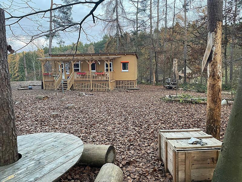 Der Waldkindergarten in Vestenbergsgreuth liegt in einem Waldst&uuml;ck, nur wenige hundert Meter vom Ort entfernt.