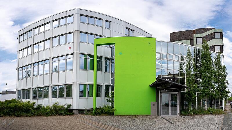 Umstritten&nbsp; Ein ehemaliges B&uuml;rogeb&auml;ude in der Benzstra&szlig;e wird als Notfall-Unterkunft f&uuml;r bis zu 200 Menschen vorbereitet.