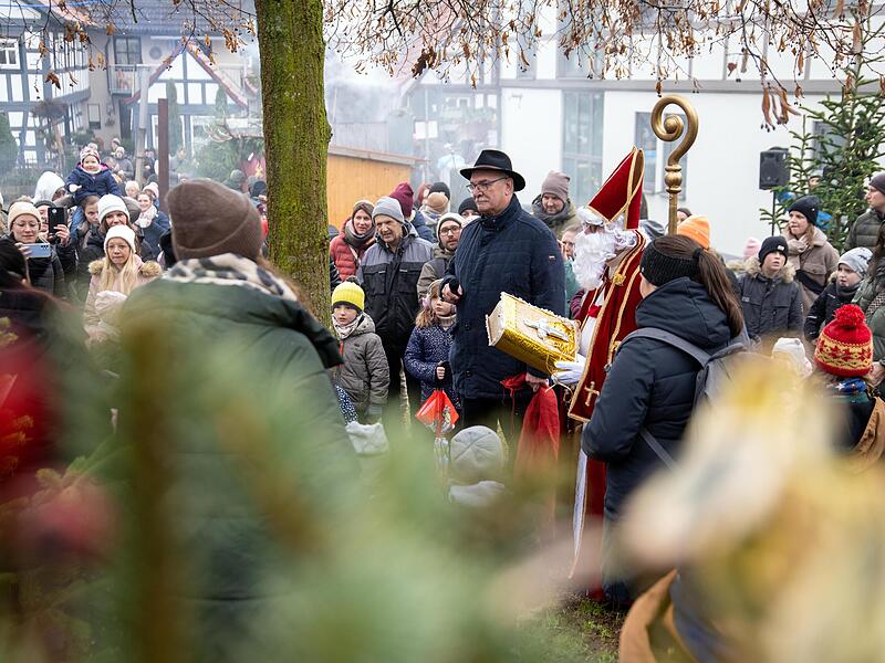Für den besucherstärksten Moment sorgte der Besuch des Nikolaus.