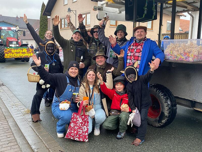 Ausgelassen wurde beim Faschingszug in Gef&auml;ll gefeiert.