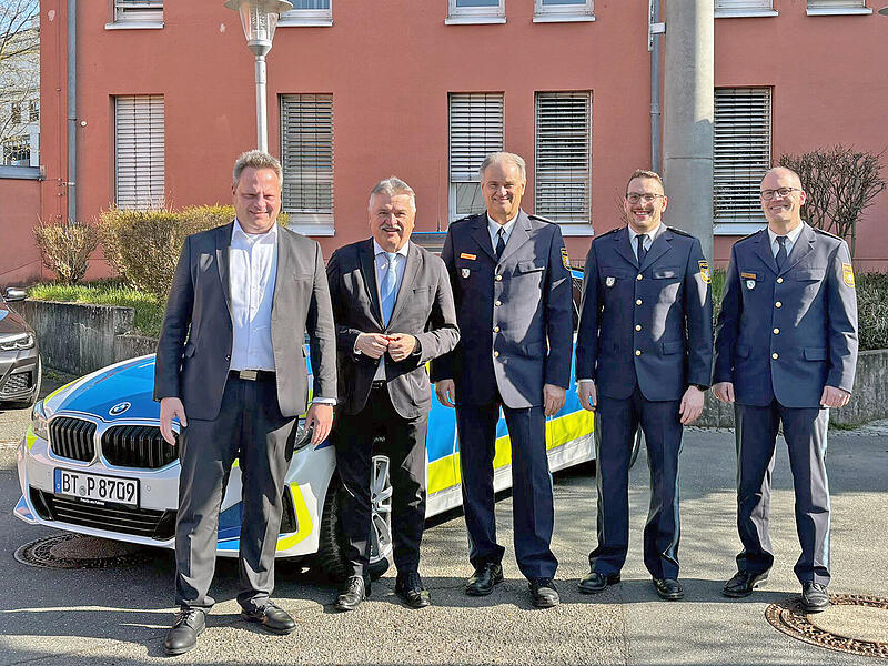 Kulmbach Wechsel Polizeichef Jonas Krug Seit 1. April hat Kulmbach einen neuen neuen Polizeichef. Unser Bild zeigt (von links) Oberbürgermeister Ingo Lehmann, Landrat Klaus Peter Söllner, Vorgänger Peter Hübner, Inspektionsleiter Jonas Krug und Polizeivizepräsident Florian Mayer.