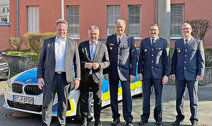 Seit 1. April hat Kulmbach einen neuen neuen Polizeichef. Unser Bild zeigt (von links) Oberb&uuml;rgermeister Ingo Lehmann, Landrat  Klaus Peter S&ouml;llner, Vorg&auml;nger Peter H&uuml;bner, Inspektionsleiter Jonas Krug und Polizeivizepr&auml;sident  Florian Mayer.