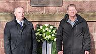 Landrat Thomas Bold (links) mit Landrat Nir Wanger aus der Landkreis-Partnerstadt Tamar, Israel, im November 2022. Hier stand die Synagoge, die am 9. November 1938 zerstört wurde.
