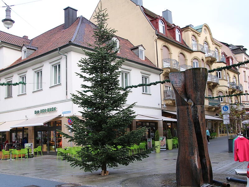 Weihnachtsbaum in der Fu&szlig;g&auml;ngerzone Bad Kissingen