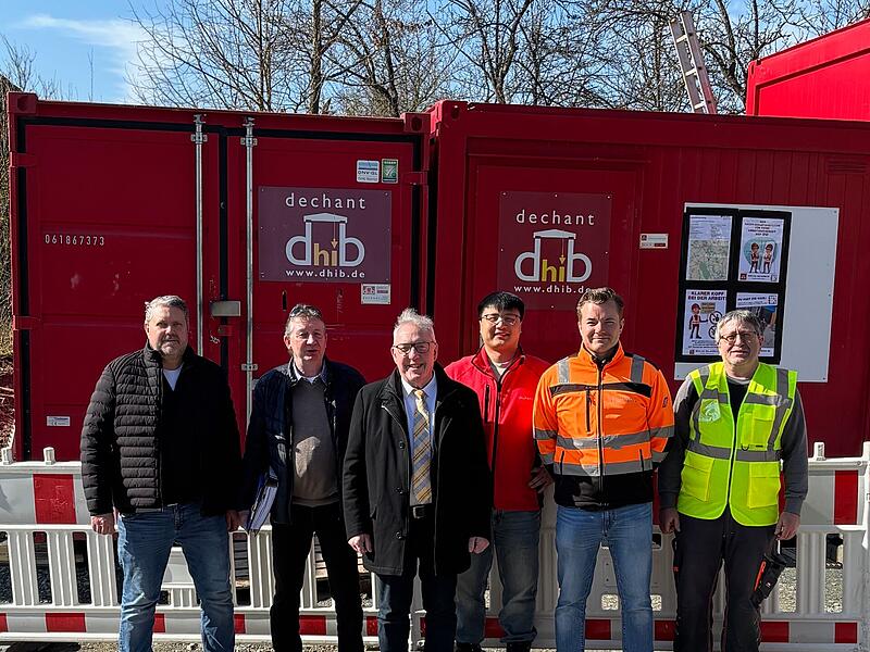 Die Kommune und die umsetzenden Firmen freuen sich: Die Ortskernsanierung beginnt &ndash; ab Mittwoch wird die Kreisstra&szlig;e zwischen dem Abzweig Kulmbacher Stra&szlig;e/Waldauer Stra&szlig;e und der Obstkelterei und dann zwischen der Obstkelterei und der Bushaltestelle vollgesperrt.