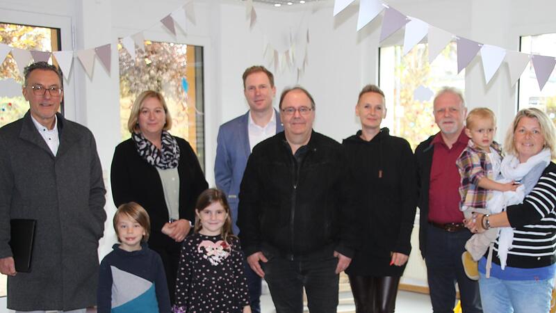 In St. Laurentius sind die Kinder unter der Leitung des Kreis-Caritasverbands auch künftig gut aufgehoben, wie sich Thomas Hack, Katharina Bonengel, David Hettiger, Gerhard Klamet, Carmen Mattstedt, Björn Heim und Monika Müller überzeugen konnten.