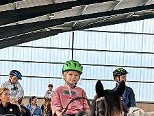 In der Reithalle durften die Kinder auch reiten.