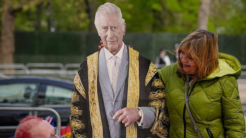 London fiebert der Krönungszeremonie entgegen – Coburg, die Stadt der Vorfahren von Charles III. auch. London fiebert der Krönungszeremonie entgegen – Coburg, die Stadt der Vorfahren von Charles III. auch.