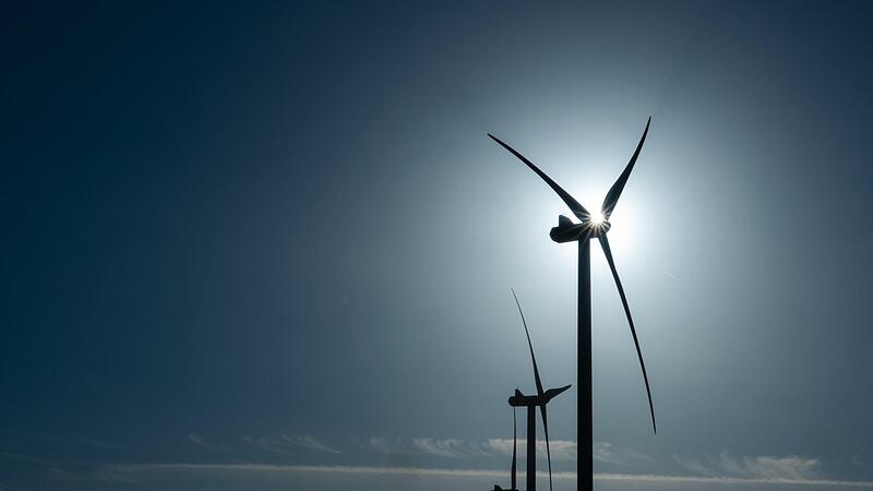 Wegen Windrädern gibt es  häufig Bürgerbegehren. In Heiligenstand verhinderten Bürger einen Windpark, in Buttenheim hingegen segneten sie unlängst einen solchen ab.
