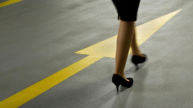 Auf Umwegen an die Spitze: Heute sitzen im europ&auml;ischen Durchschnitt nur 30,6 Prozent Frauen in Gremien der gr&ouml;&szlig;ten b&ouml;rsennotierten Unternehmen. Das soll sich schon bald &auml;ndern.