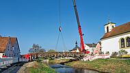 Weil sie marode ist, muss die Holzbr&uuml;cke in Gundelsheim abgerissen werden.