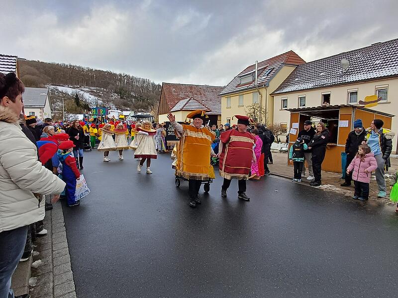 Rosenmontagszug in Aura