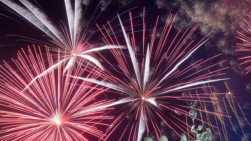 Das Feuerwerk geh&ouml;rt in Deutschland f&uuml;r viele zur Silvesterparty dazu.