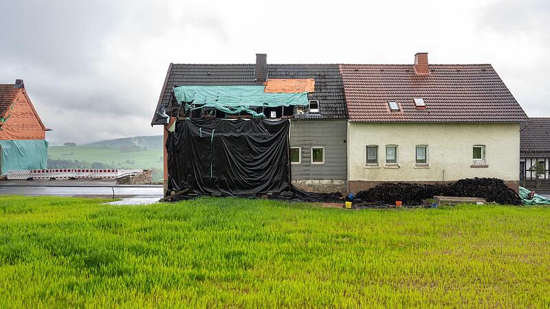 Die Aufnahme aus dem Mai 2023 zeigt das Haus der Familie Hellmann (rechts) mit dem inzwischen abgerissenen Nachbarhaus.