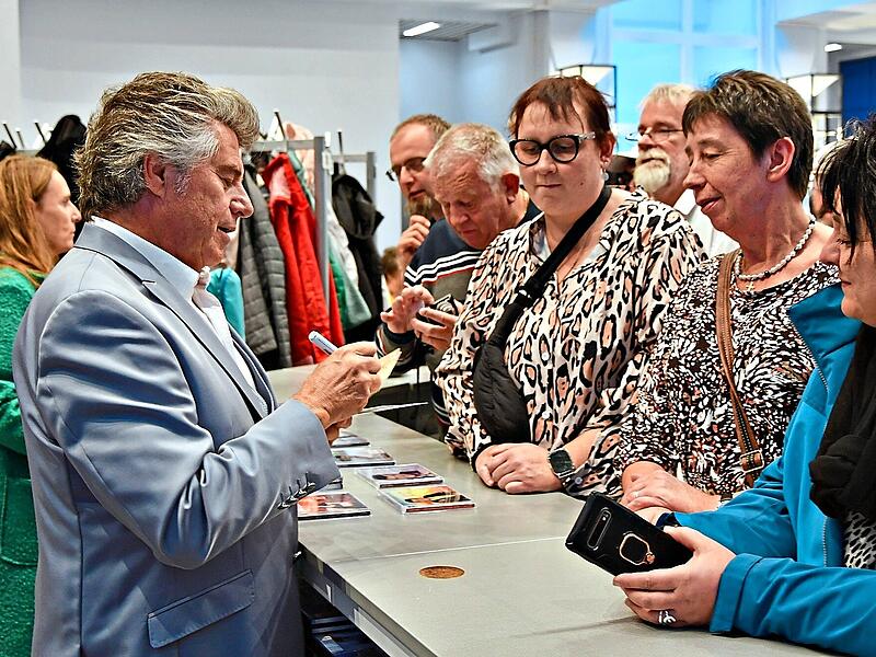 Autogramme von Andy Borg waren schon in der Pause &uuml;beraus gefragt.