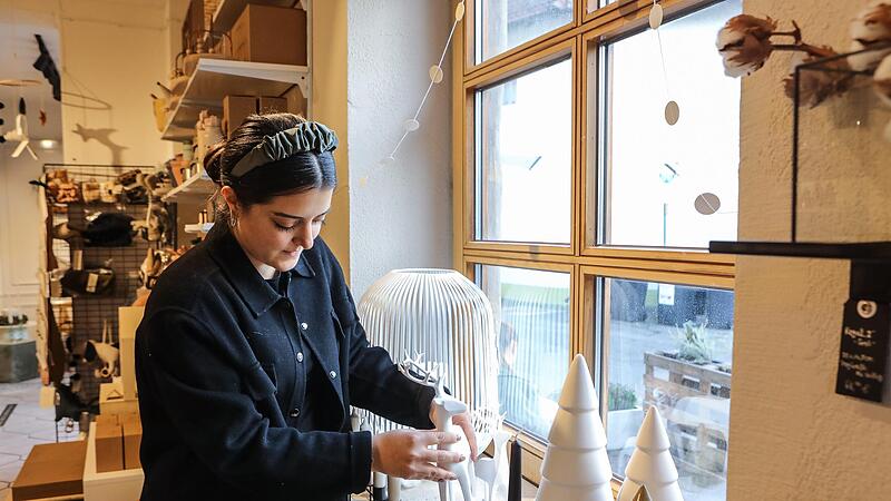 Cigdem Makowski hat in ihrem Geschäft „Hometerior“ in der Innenstadt alles weihnachtlich dekoriert.Forchheim & Fränkische Schweiz