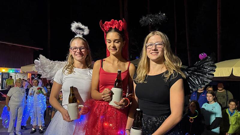 Die strahlenden Siegerinnen der Kreativwertung im OSC Night Light Run: Team &bdquo;Kita&ldquo;.