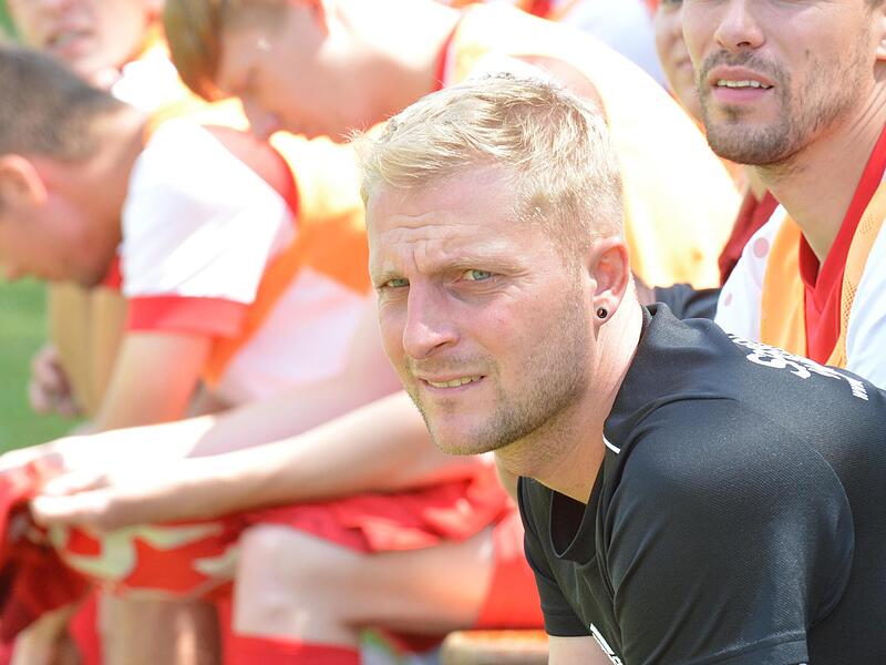 Als Spieler war Tobias Bold am Aufstieg des FC Fuchsstadt in die Landesliga beteiligt. Mittlerweile ist der 33-Jährige der Co-Trainer der Kohlenberg-Elf. Als Spieler war Tobias Bold am Aufstieg des FC Fuchsstadt in die Landesliga beteiligt. Mittlerweile ist der 33-Jährige der Co-Trainer der Kohlenberg-Elf.